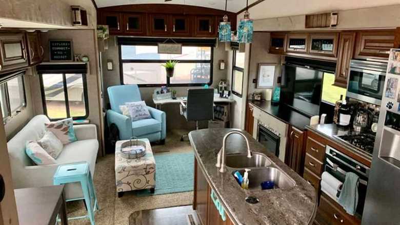 Driving Your Way to Comfort: The 10 Best RV Models for the Ultimate RV Life